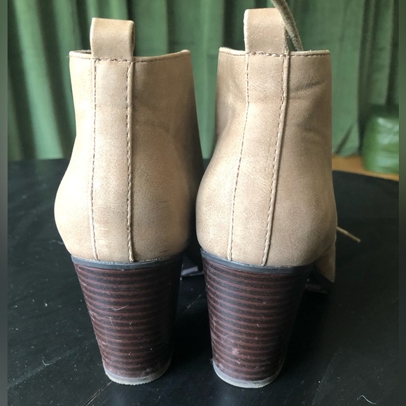 Women’s Tan Lace Up Ankle Boots Size 6US! ✨ - Picture 8 of 9